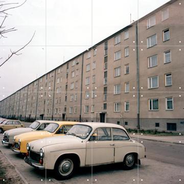 'Three Cars Gdansk 1986' von Teun Voeten
