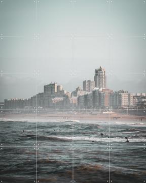 'Surfers Scheveningen' van Teun de Leede & Kunst in Kaart