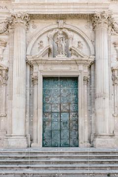 IXXI - Door in Lecce by Photolovers 
