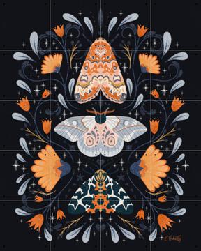 'Floral Moths Black' par Rebecca Flaherty