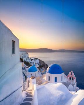 'Sunrise over the blue rooftops in Oia, Santorini, Greece' par Jan Becke