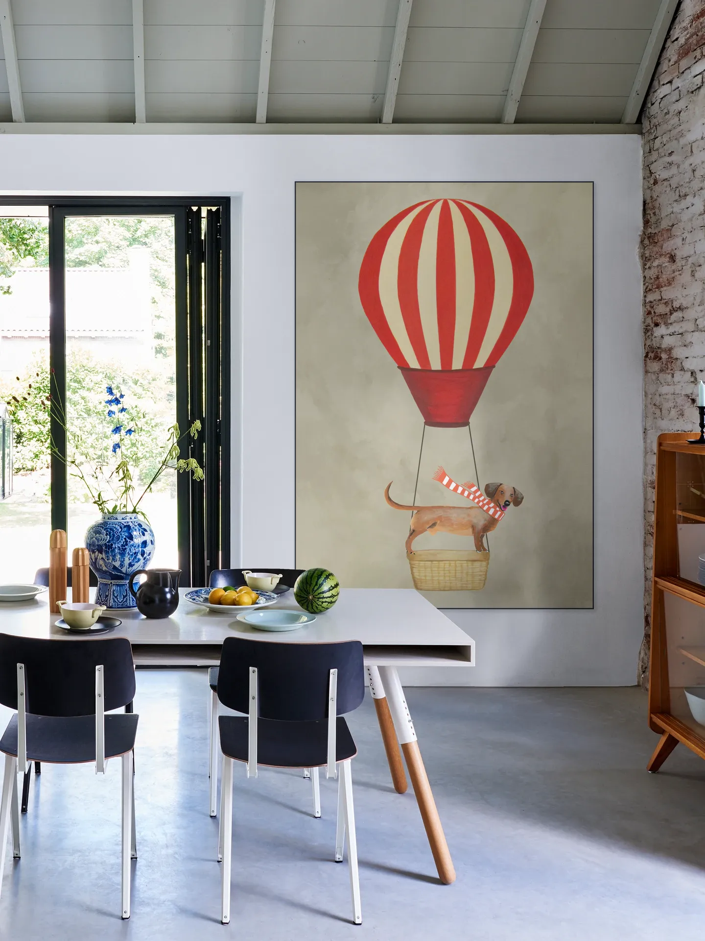 Dachshund with airballoon