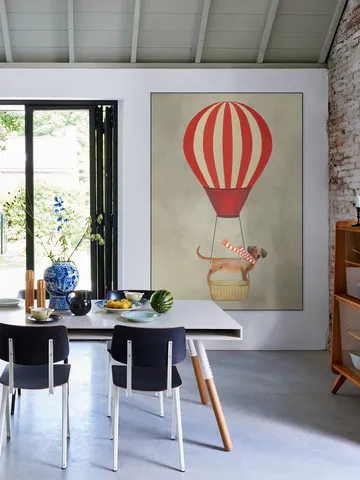 Dachshund with airballoon