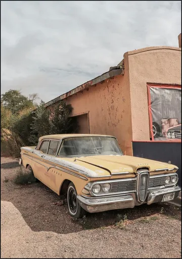 Yellow Oldtimer in Arizona