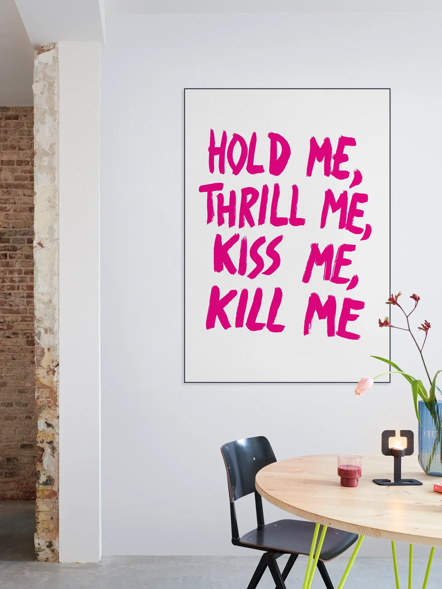Hold me, Thrill me, Kiss me, Kill me