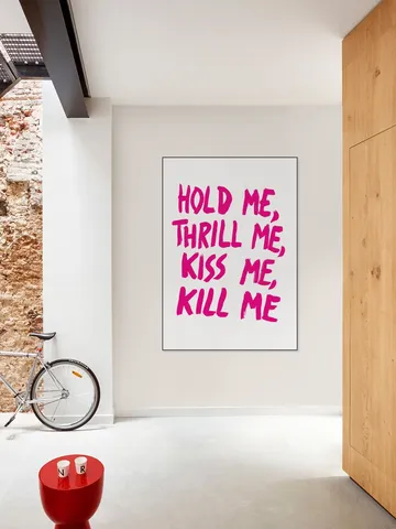 Hold me, Thrill me, Kiss me, Kill me