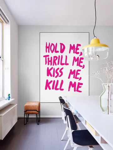 Hold me, Thrill me, Kiss me, Kill me