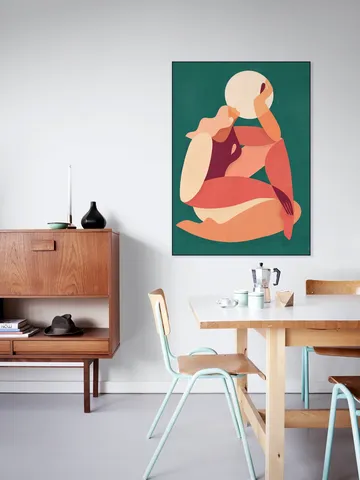 How the Sun loves the Moon
