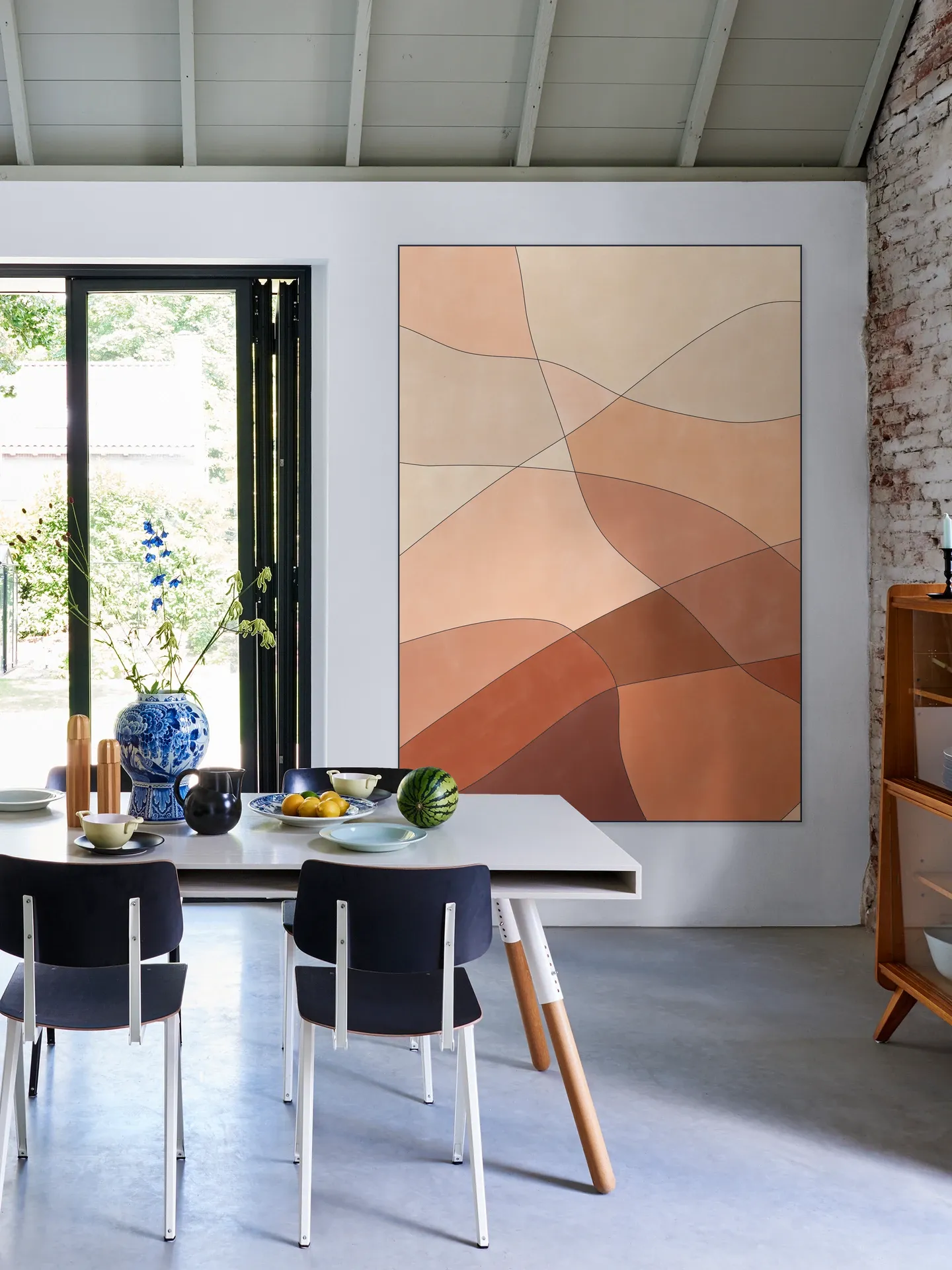 Flowing Lines And Warm Earth Tones