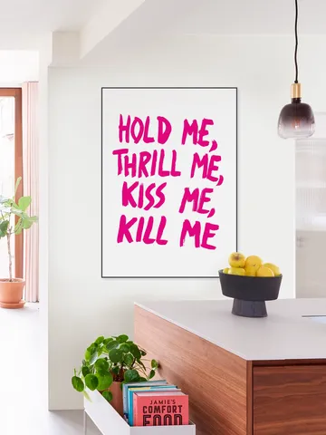 Hold me, Thrill me, Kiss me, Kill me