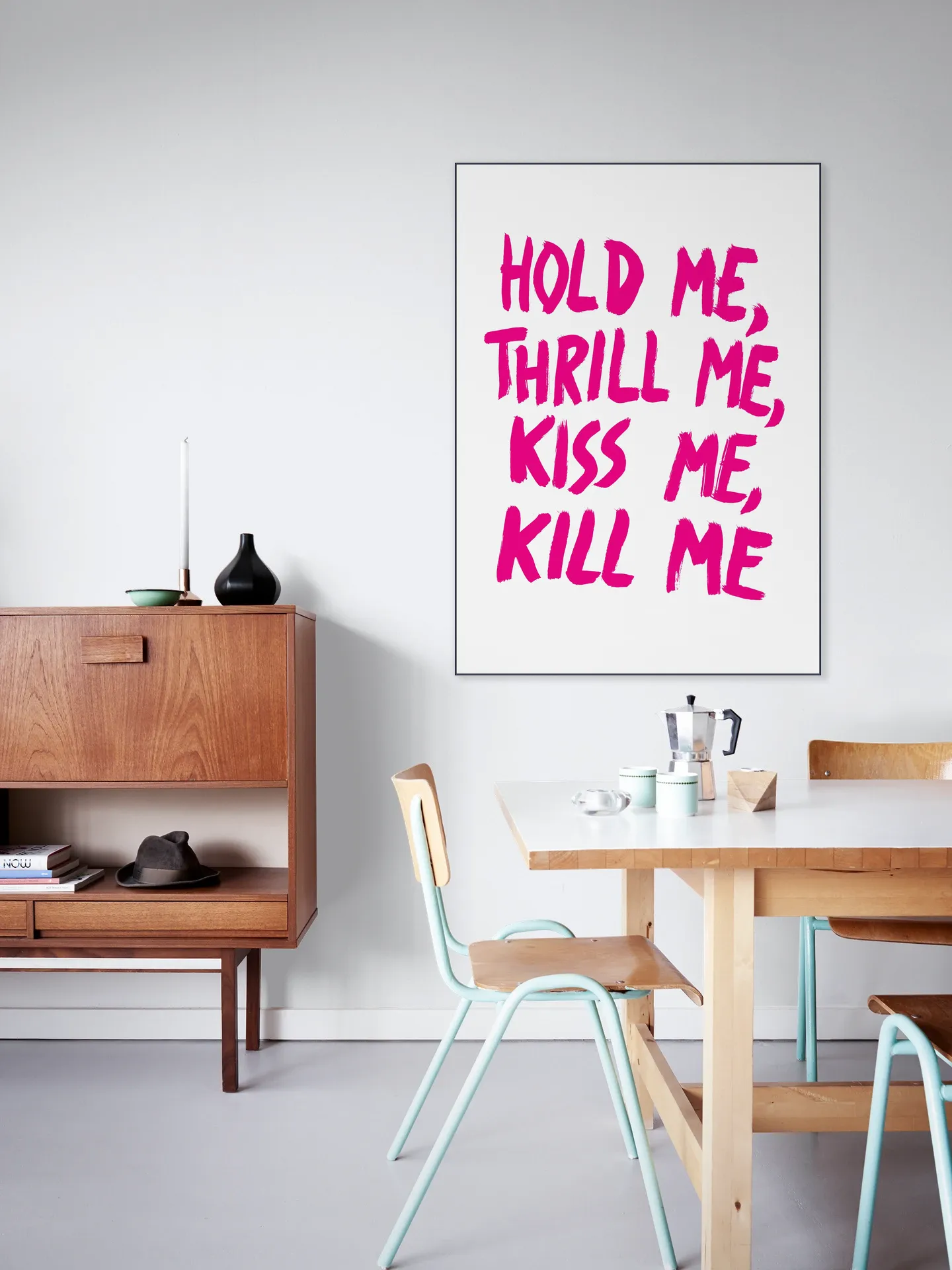 Hold me, Thrill me, Kiss me, Kill me