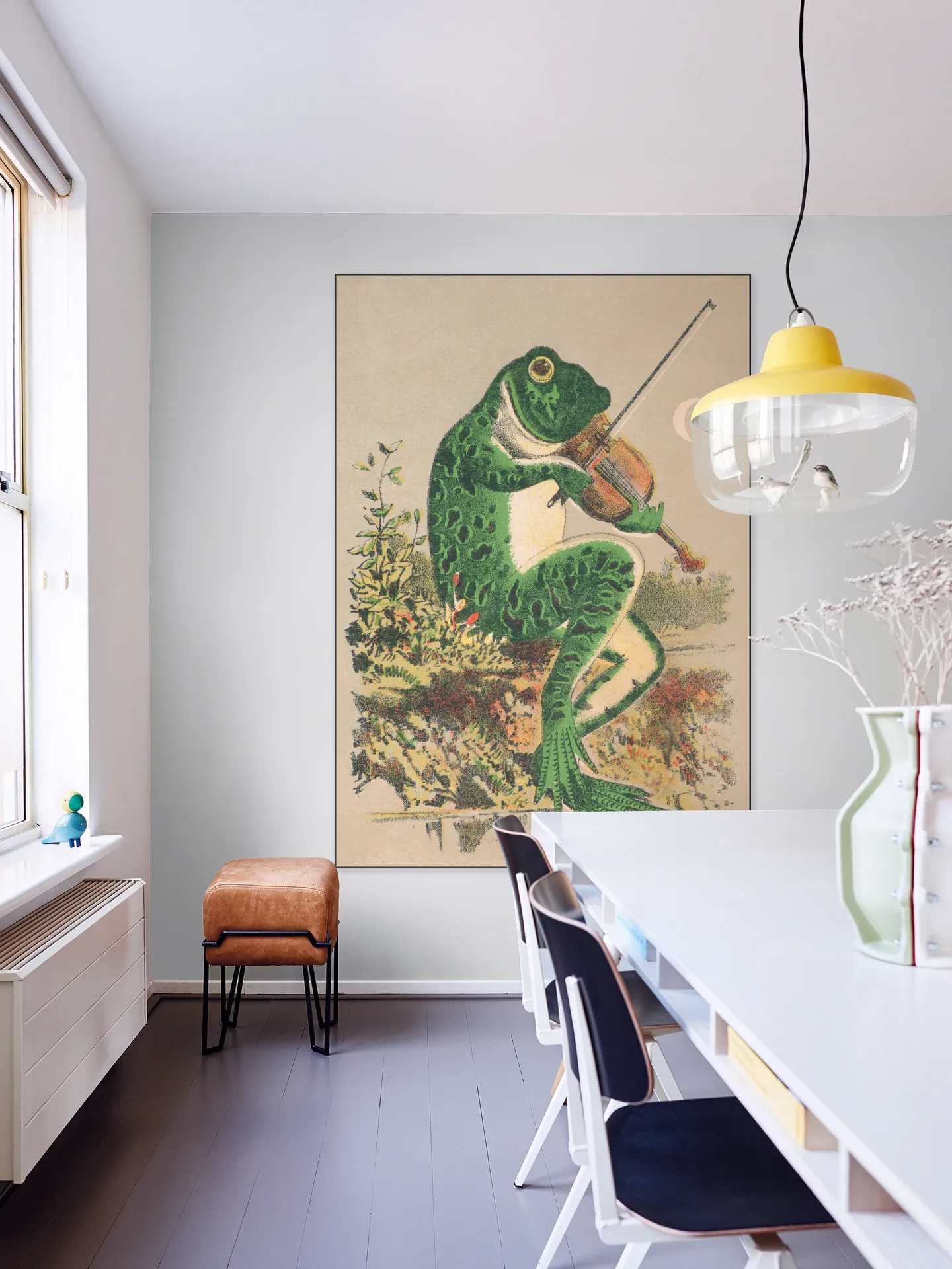 Frog playing violin