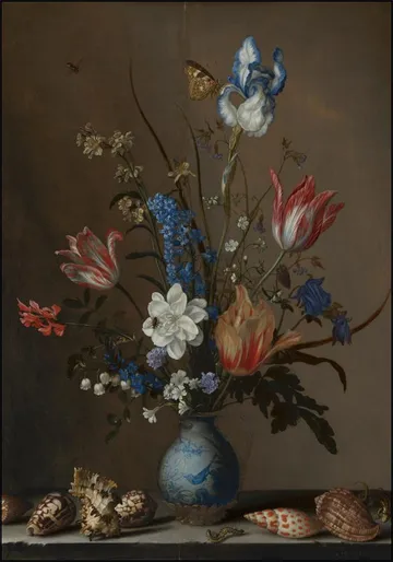 Bloemen in een Wan-Li vaas en schelpen