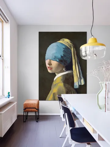 Girl with a Pearl Earring – the wardrobe malfunction edition