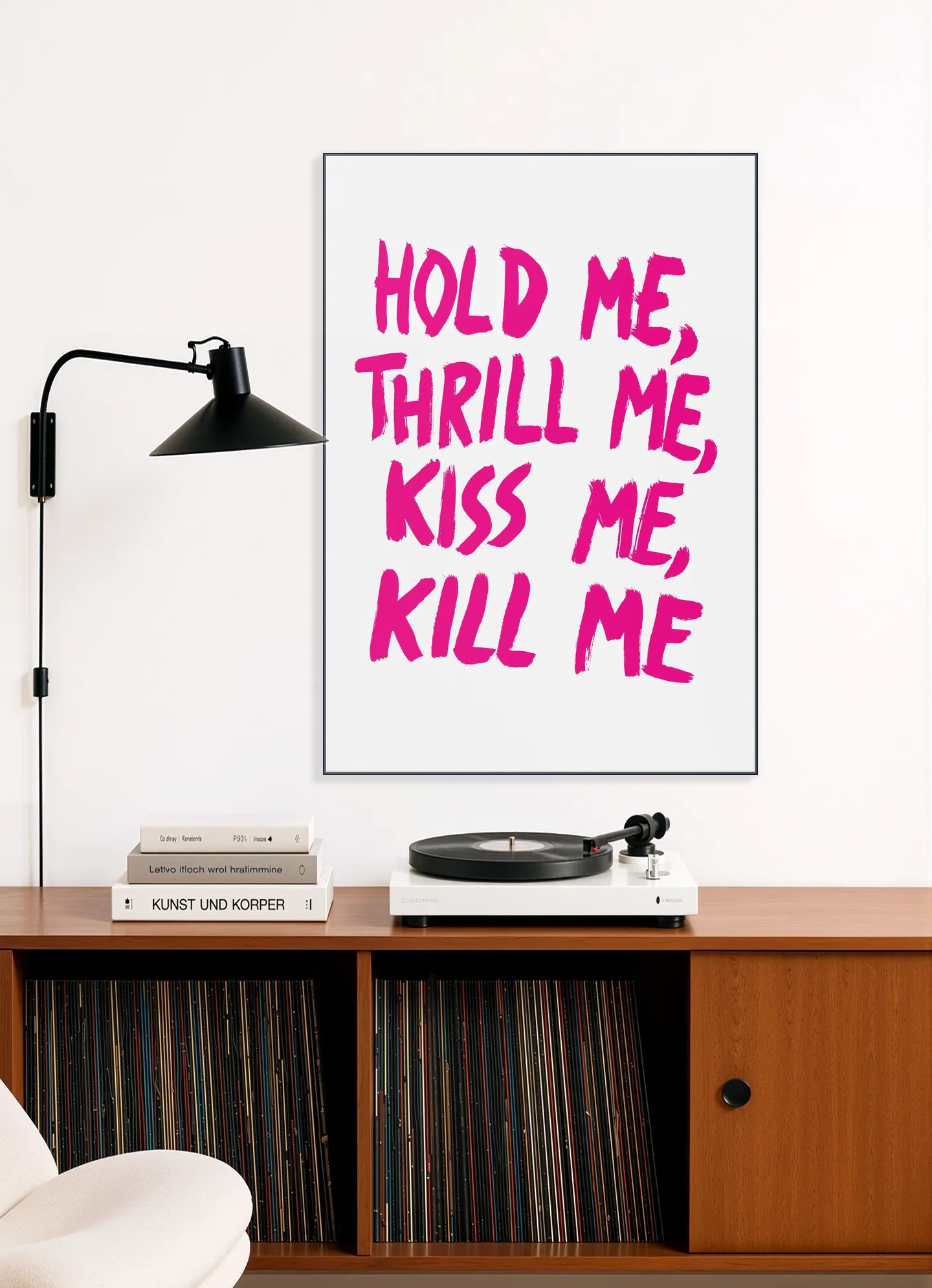 Hold me, Thrill me, Kiss me, Kill me