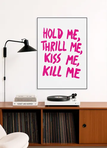 Hold me, Thrill me, Kiss me, Kill me